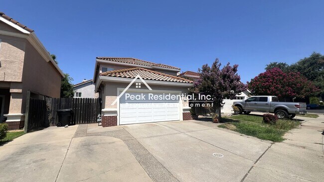 Photo - Very Nice 4bd/3ba Roseville House With 2 Car Garage And Pool!
