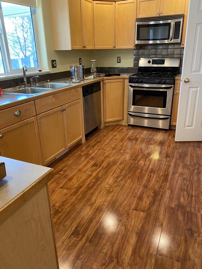 Photo - 1165 E 19th N St