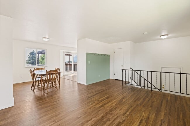 Photo - 4 bedroom with large backyard