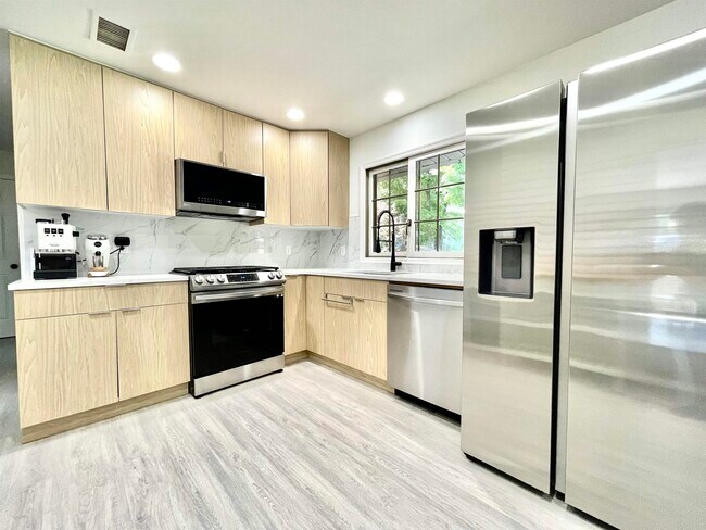 Photo - 149 W Clinton Ave