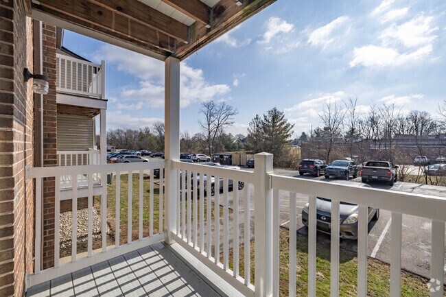 2BR, 1BA - 756SF - Balcony