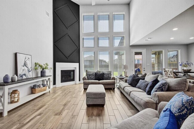 Photo - 3213 Little Willow