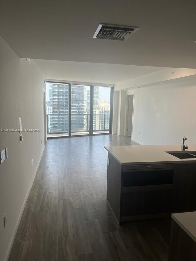 Photo - 801 S Miami Ave Unidad 4502