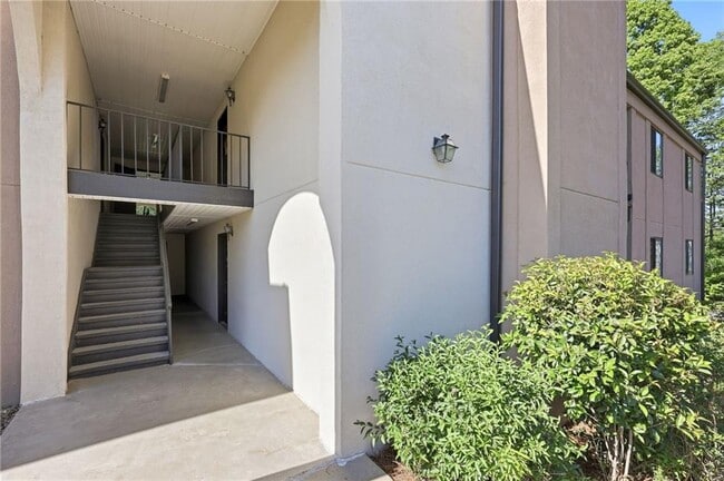 Photo - 605 Candler St Unit B13
