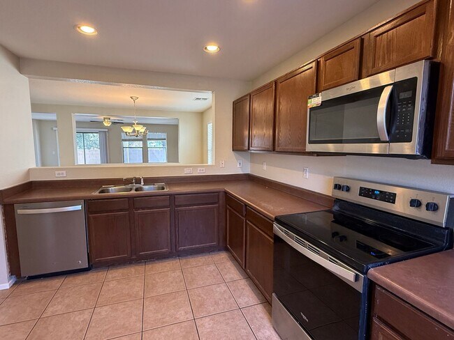 Photo - WATERFORD SQUARE COMMUNITY 3 BED 2.5 BATH **ASK ABOUT A MOVE IN SPECIAL!