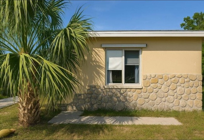 Building Photo - 5544 6th Ave Rental