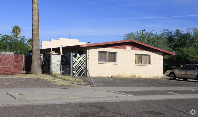 Photo - 1310-1320 N 48th Pl