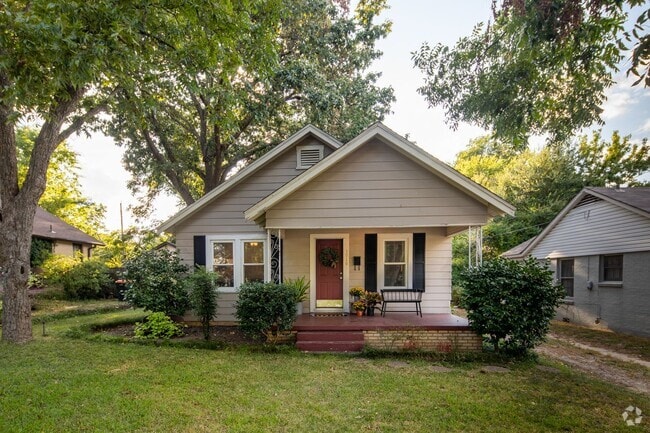 Building Photo - Charming 1930's Cottage Near Bergfeld Center! Rental