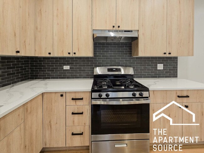 Building Photo - 2257 W Argyle St Unit 3