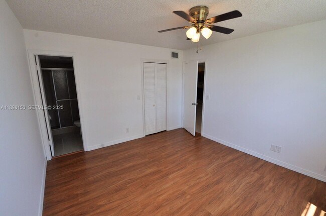 Photo - 9949 Sandalfoot Blvd Unidad 521