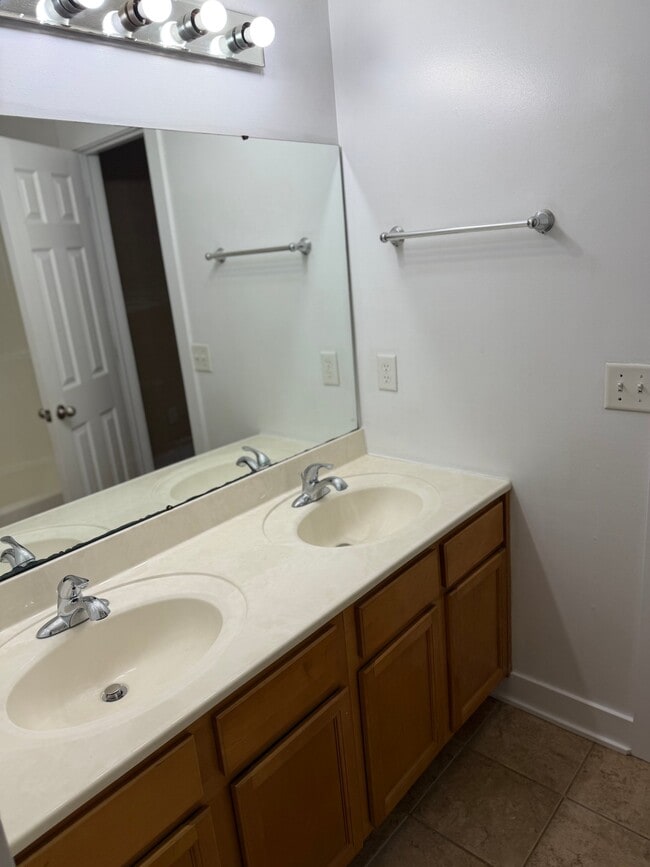 Photo - 215 E 15th St