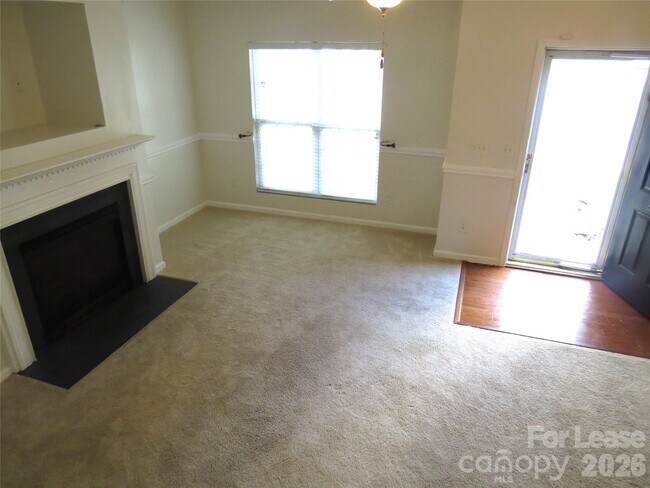 2738 Highland Park Dr