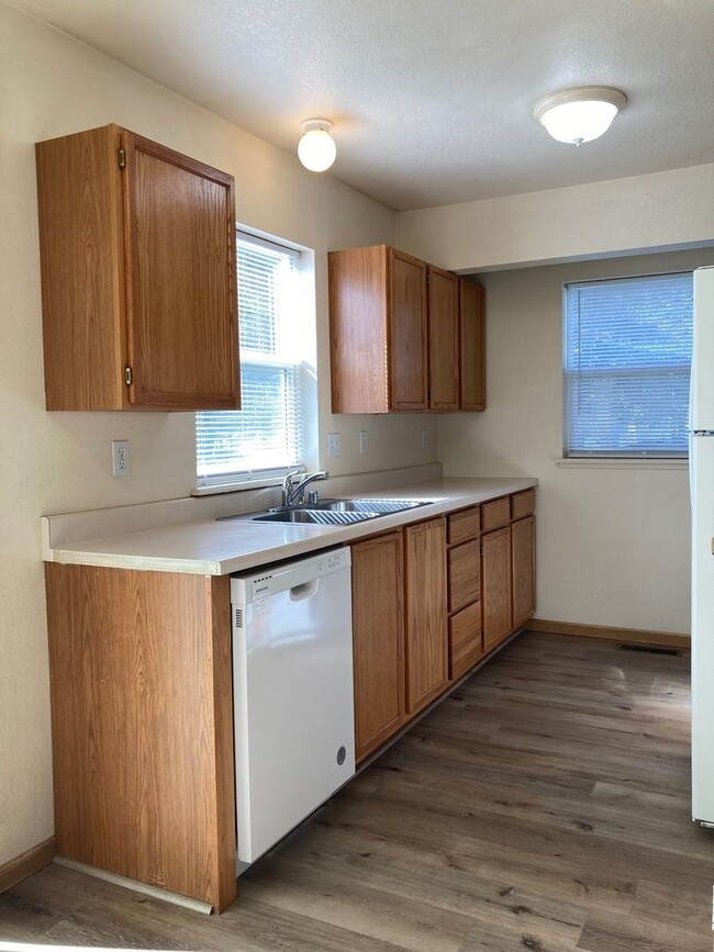 Photo - Bright & Convenient Townhouse Living!