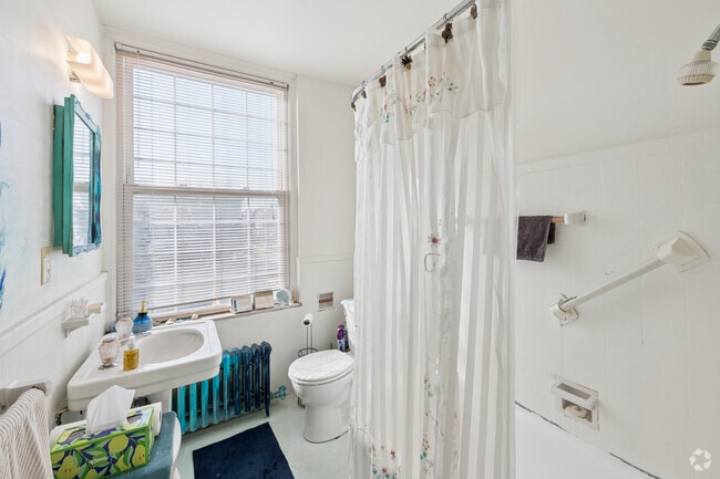 2BR, 1BA - 1,600SF - Bathroom