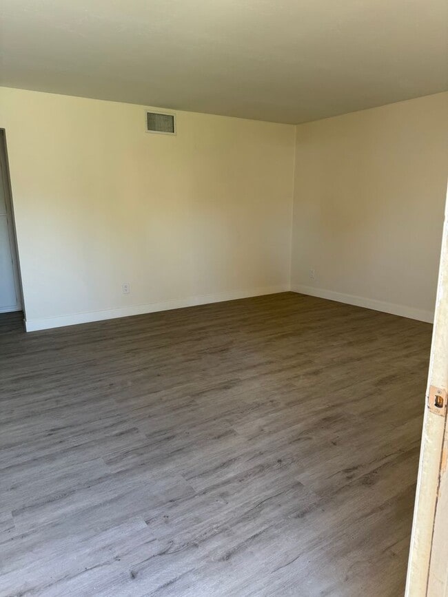 Photo - Fully Renovated 2 bedroom 1 Bath Condo