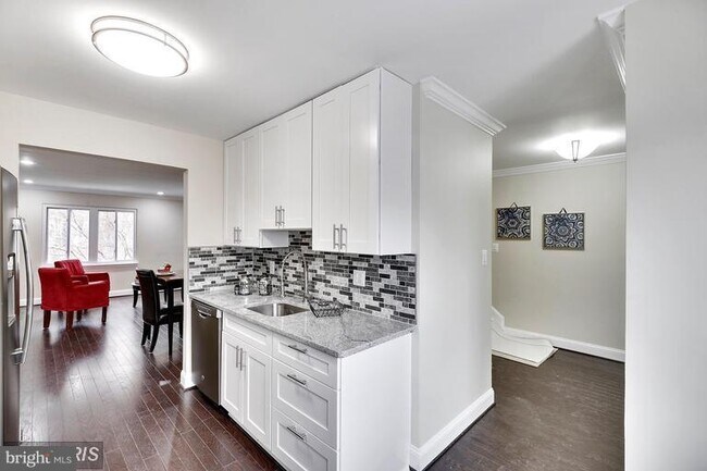 Photo - 2050 Forest Hill Ln