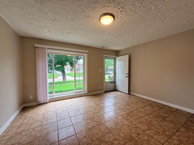 Photo - 1004 Oakland Dr