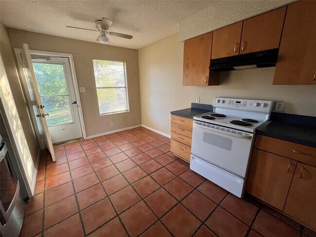 Photo - 304 Highland Estates Dr