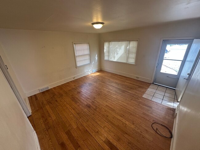 Photo - 422 Broadway St