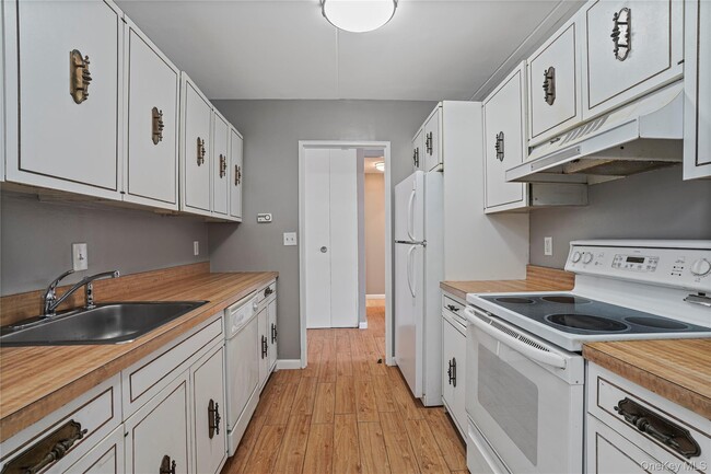 Photo - 200 High Point Dr Unit PH6