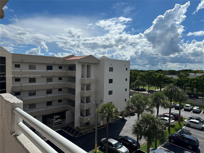 Building Photo - 15969 NW 64th Ave Unit 507