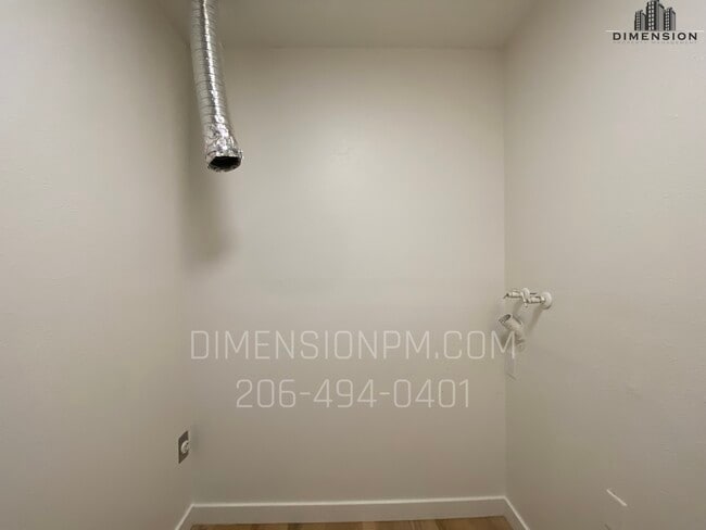 Photo - 2412 Poplar St SE