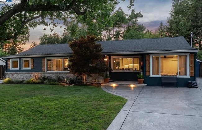 Building Photo - 161 Maiden Ln