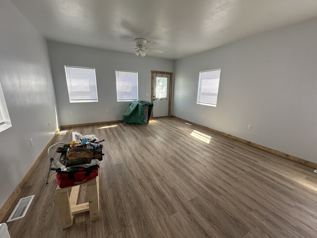 Photo - 1437 Maple St
