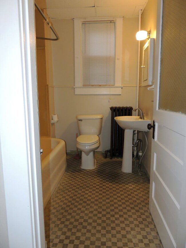 Photo - Come set up home in this one bedroom apartment that is close to shopping, walking trails, medical...