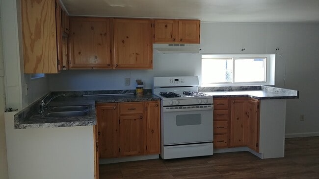Photo - 300 Avenue C1