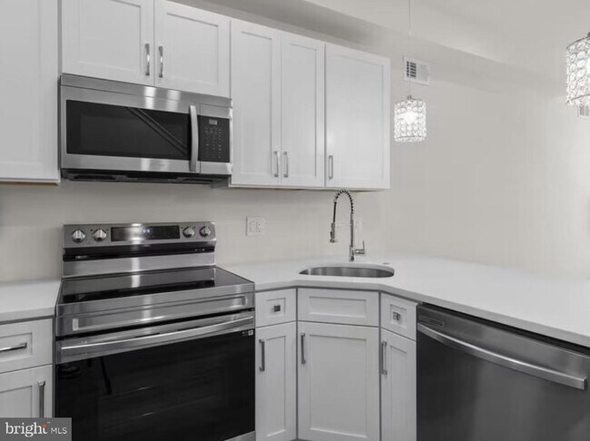 Photo - 638 N Shedwick St Unit 2