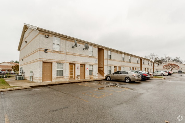 College Pointe - College Pointe Apartments