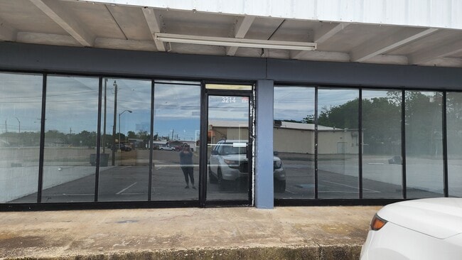 Photo - 3214 Ferndale Dr