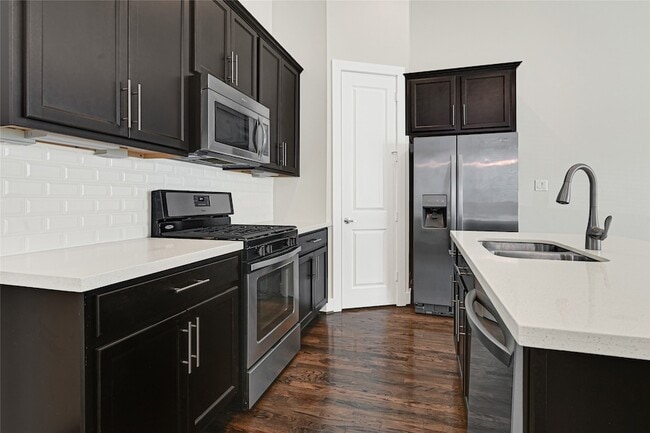 Photo - 72 N Hutcheson St