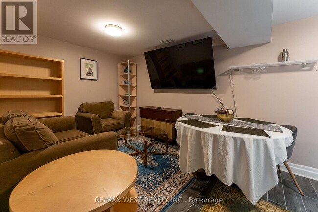 Photo - 180 Holborne Ave