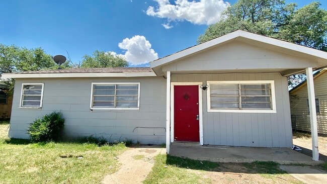 Building Photo - 808 Vanda Ave