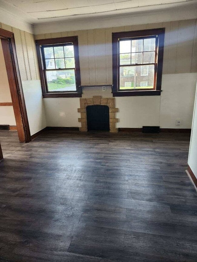 Photo - 804 Main Ave W