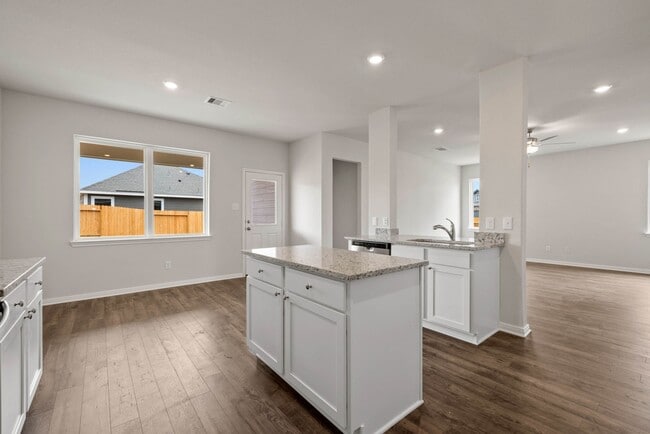 Photo - 7610 Thrips Ln