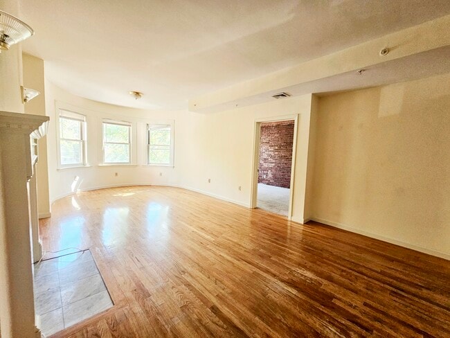 Photo - 1402 Beacon St