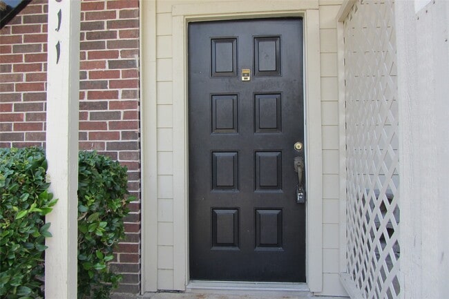 Building Photo - 2121 El Paseo St Unit 2011 Rental