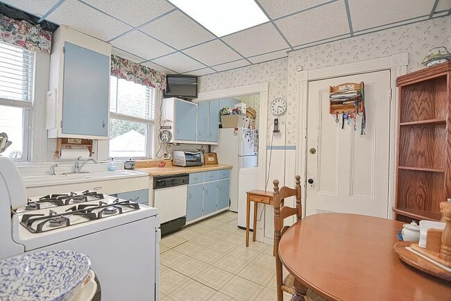 11 Falkland St Unit 1
