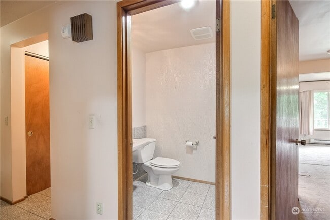 Photo - 3527 Shattuck Ave S Unit Main Bedroom