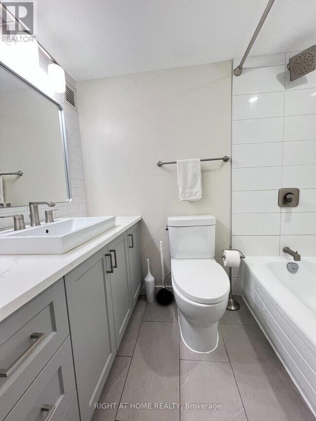 Photo - 505 St. Laurent Blvd Unité 1103