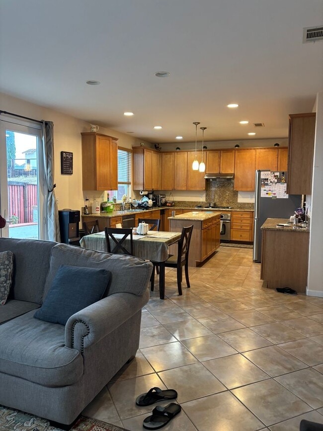 Photo - Pittsburg 4 bd, 2.5 ba charming home in excellent location!