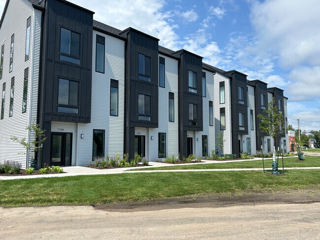 Photo - 1722 Hamilton St SW