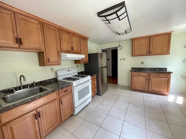 Photo - Updated 2 bed 1 bath apartment!