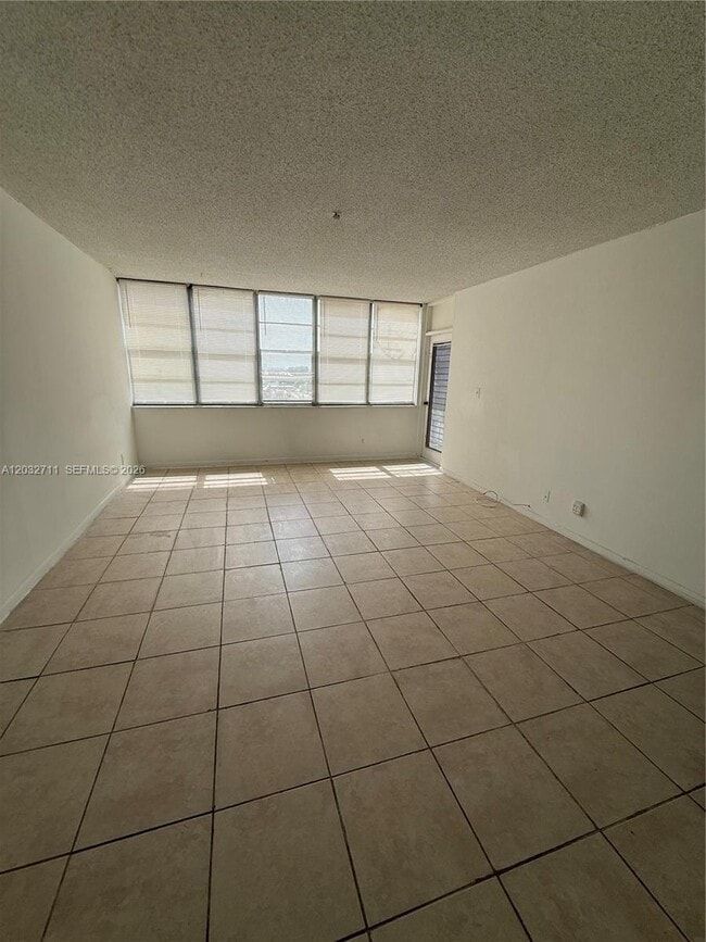 Photo - 2025 NE 164th St Unit 812