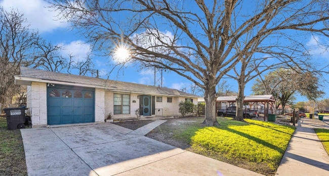 Photo - 318 Avalon St