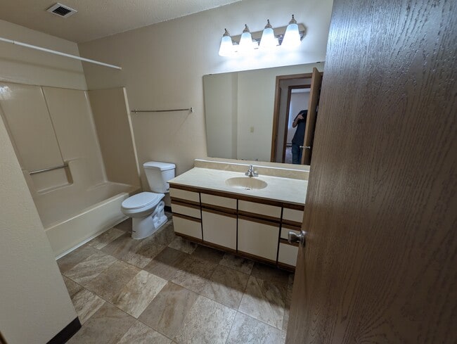Photo - Hampton Place Apartments