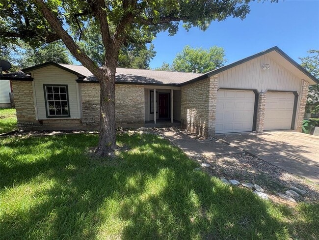 Building Photo - 2304 Silver Spur Dr